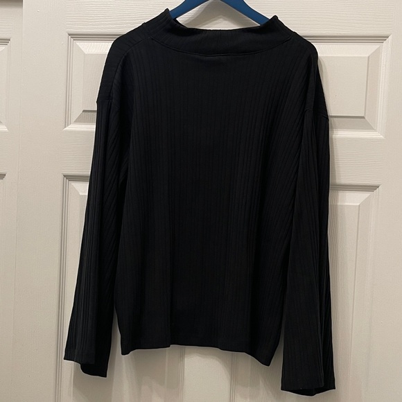 NWT..Nike Black Ribbed Long-Sleeve Crew with White Swoosh - Picture 7 of 7